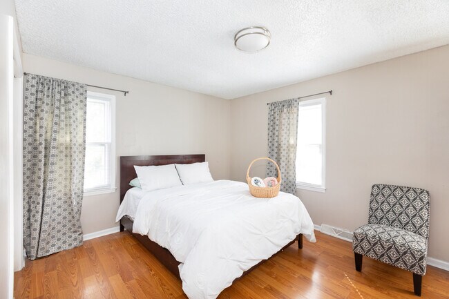 Foto del edificio - 6012 Old Coach Rd