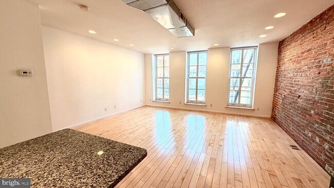 Foto del edificio - 136 N 3rd St