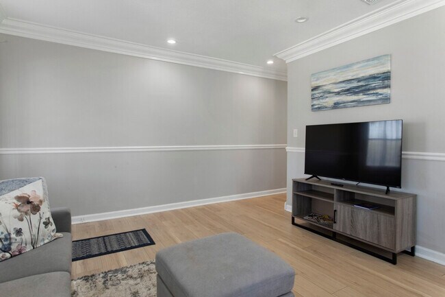 Foto del edificio - 426 Russell Ave