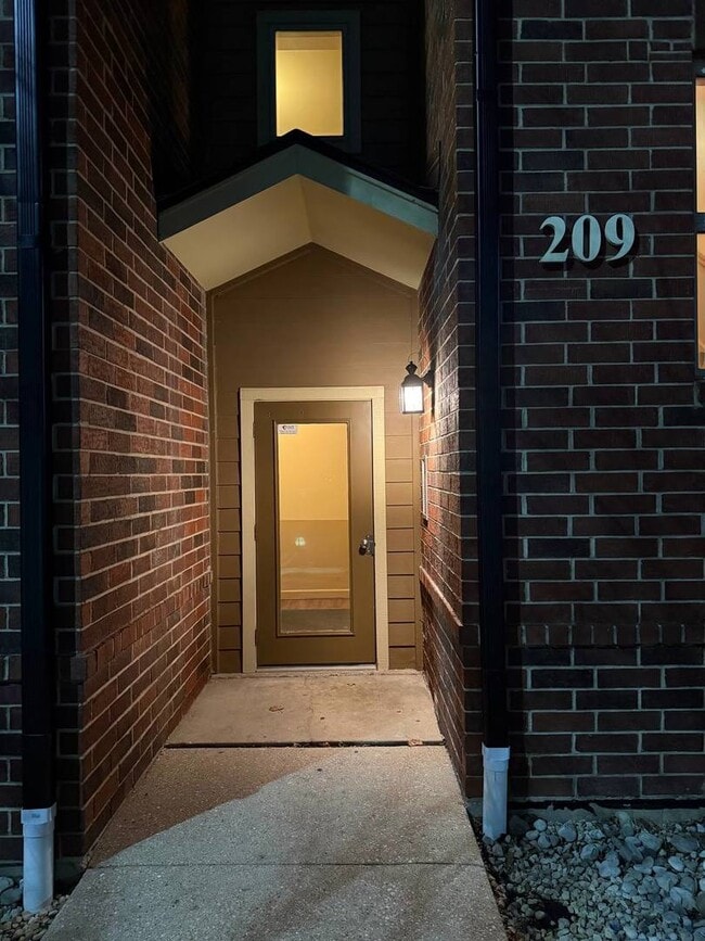 Building Photo - 209 Glengarry Dr