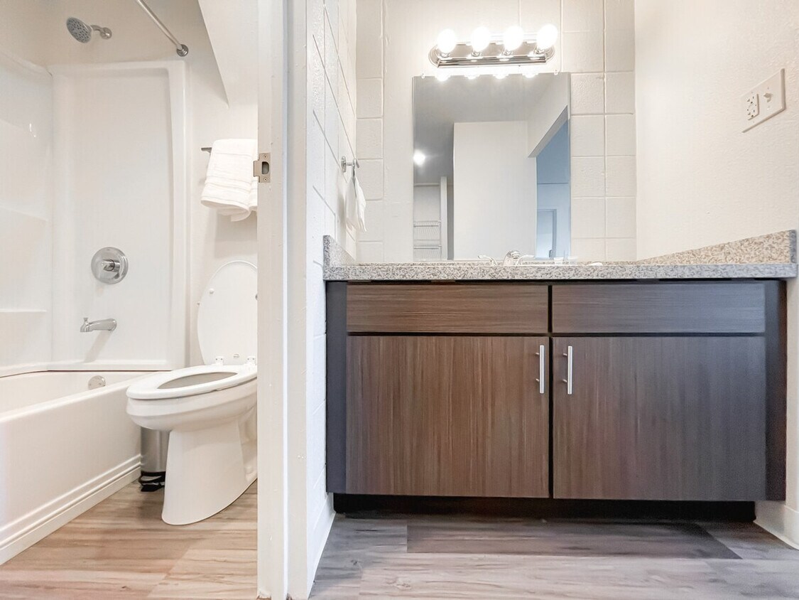 Foto principal - 2452 Kinsey Ave