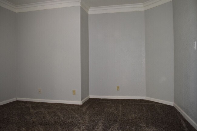 Building Photo - 1592 Steinbeck Dr
