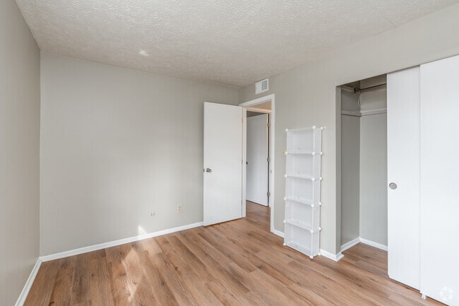 2BR, 1BA - 800SF - Bedroom - 1957 Summit St