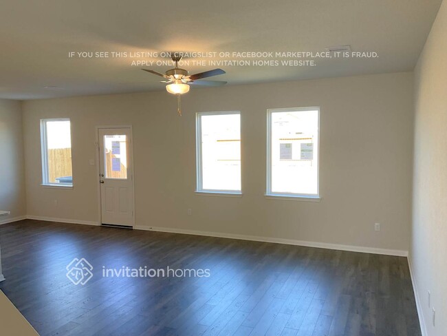 Foto del edificio - 8219 Blooming Meadow Ln