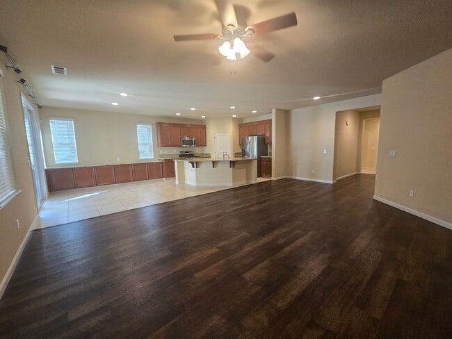Foto del edificio - 339 Applegate Dr