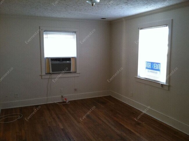 Foto del edificio - 2110 Harwood St
