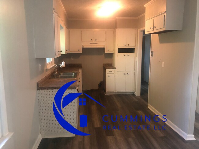 Building Photo - Three Bedroom Home with Large Bonus