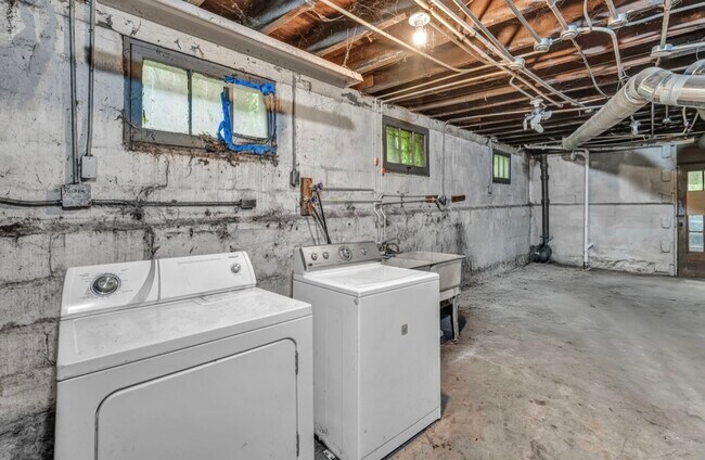 Foto del edificio - 6729 Forman Ave