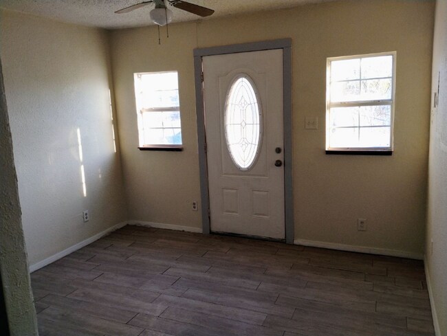 Foto del edificio - 1311 Sanco St