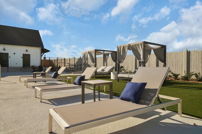 Building Photo - 38634 Spur 149 Rd