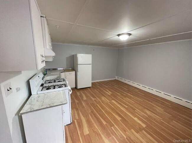 Building Photo - 77 Hart Ave