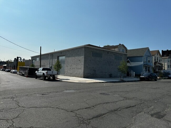 Building Photo - 226 Sherman Ave