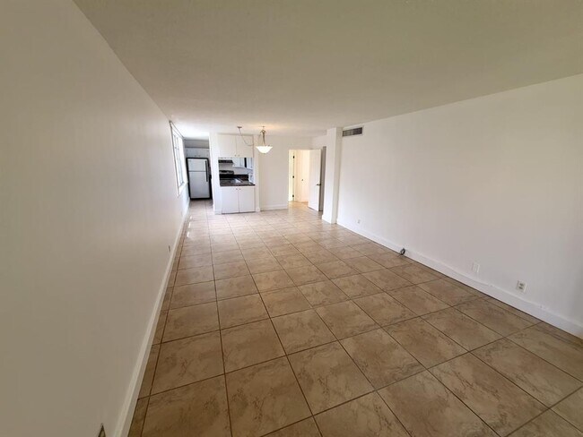 Building Photo - 9440 Live Oak Pl