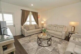 Building Photo - 14463 Cedar Ledge Ln