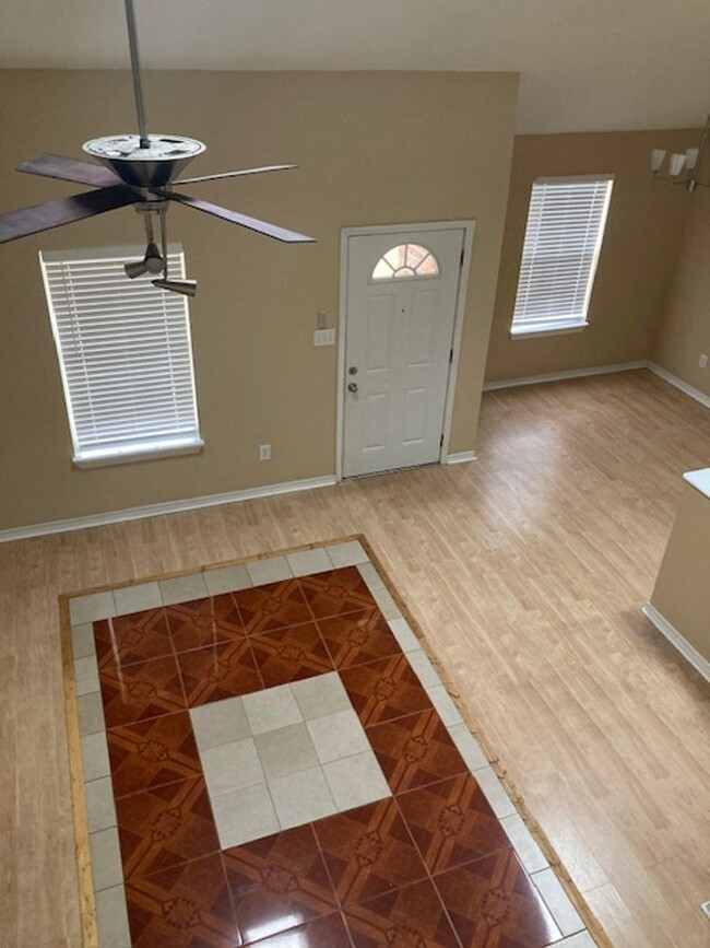 Building Photo - Adorable home in Orange Grove