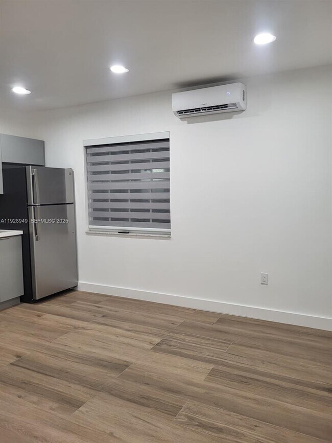 Foto del edificio - 245 SW 105th Pl