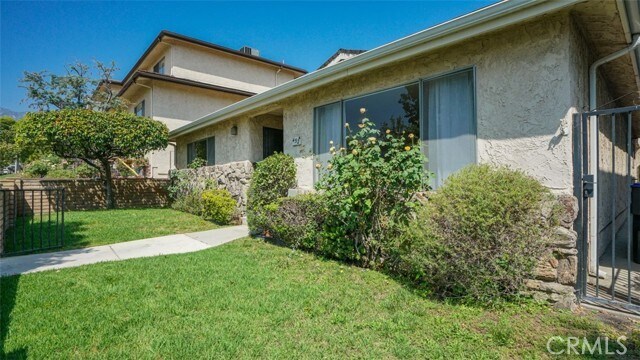Building Photo - 452 E Cypress Ave