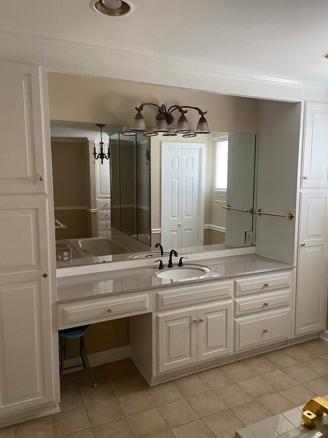 Master bath with jacuzzi tub, shower and built ins - 164 College St