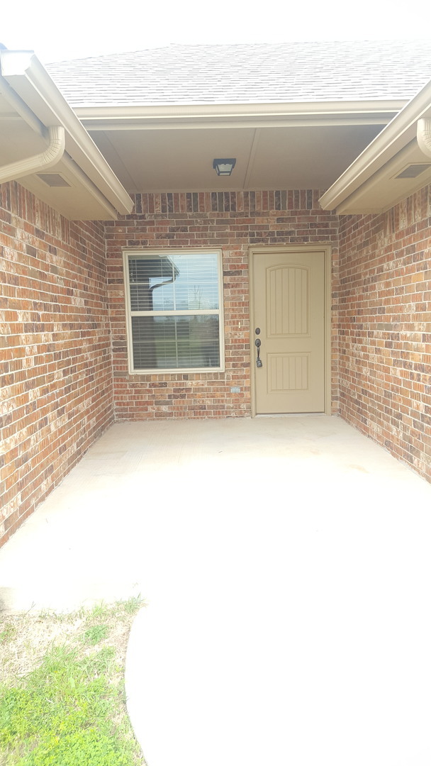 Building Photo - Beautiful home with Storm Shelter