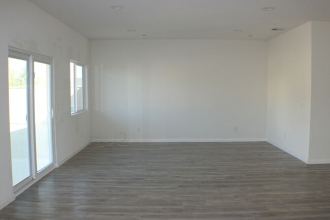 Building Photo - 7820 Bay Ave