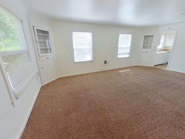 Foto del edificio - 5 bedroom house near campus! 2 Months free...