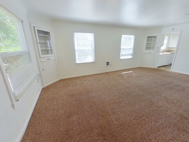 Foto del edificio - 5 bedroom house near campus!