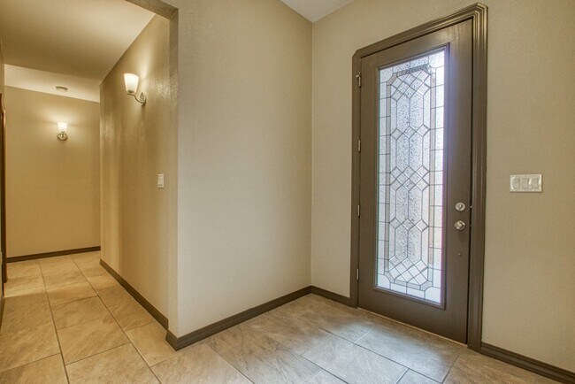 Foto del edificio - FOR SALE OR FOR RENT 12053 SILVER CROWN RO...