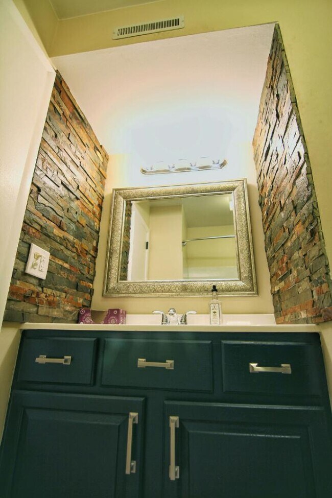 Foto del edificio - 235 E Palatine Rd