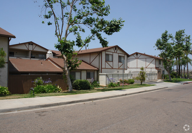 Building Photo - Bay Pointe Apartments