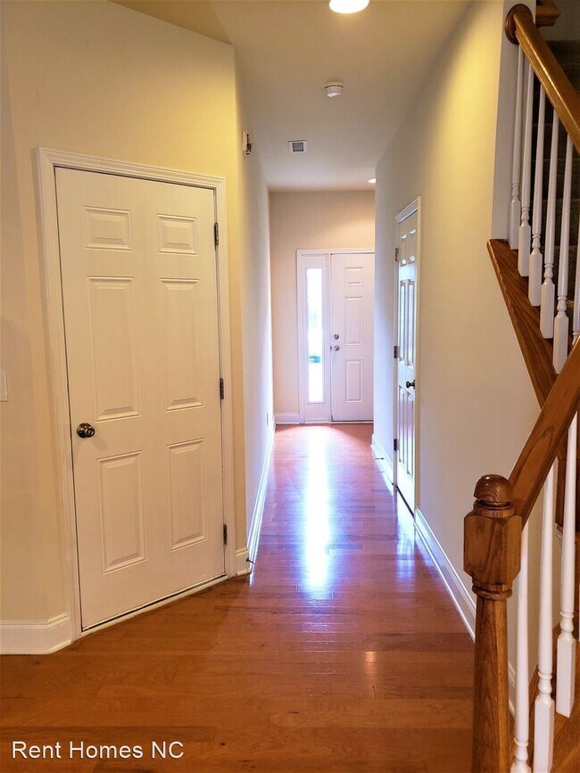 Foto del edificio - 3 br, 2.5 bath House - 348 Anterbury Drive