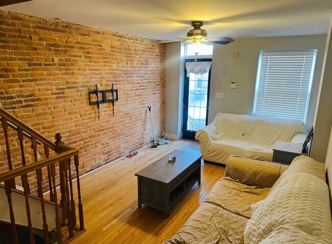 Sala de estar - 829 S Linwood Ave