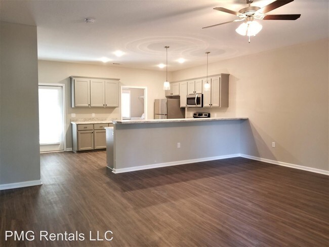 Building Photo - 202 Oakleaf Dr