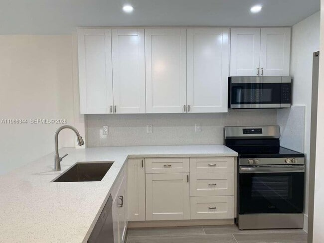 Foto del edificio - 7701 Camino Real