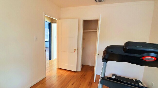 Foto del edificio - 7038 Yarmouth Ave