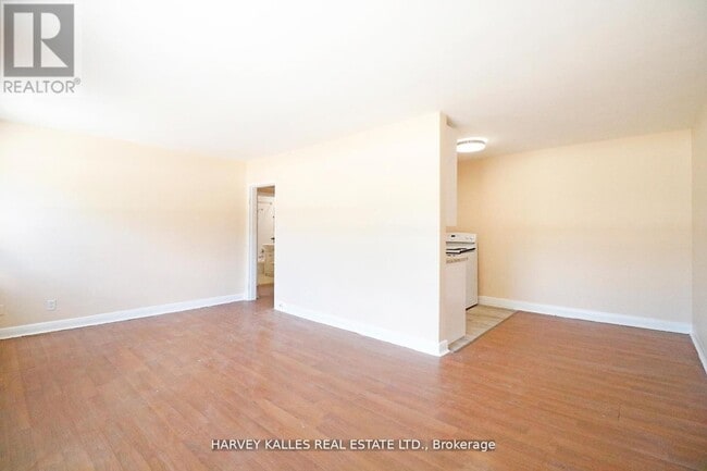 Photo du bâtiment - 650-650 Dawes Rd