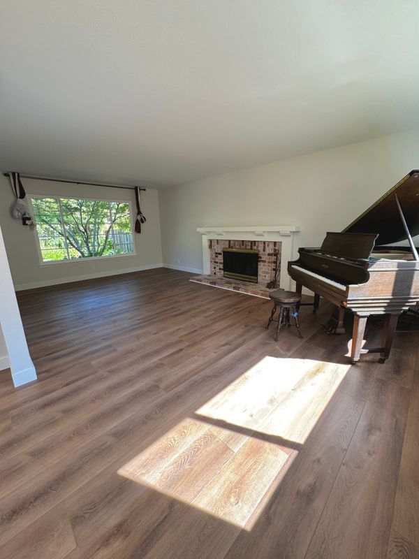 Foto del edificio - 1956 Parrott Dr