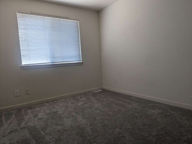 Building Photo - West Longmont townhome!