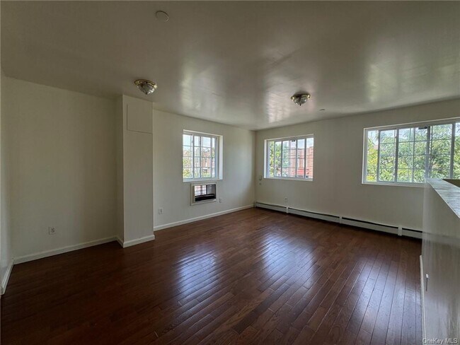 Building Photo - 2262A Ellis Ave