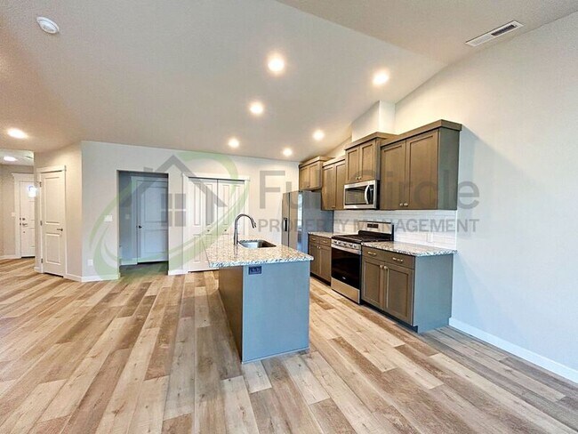 Building Photo - 4301 S Chesman Ave