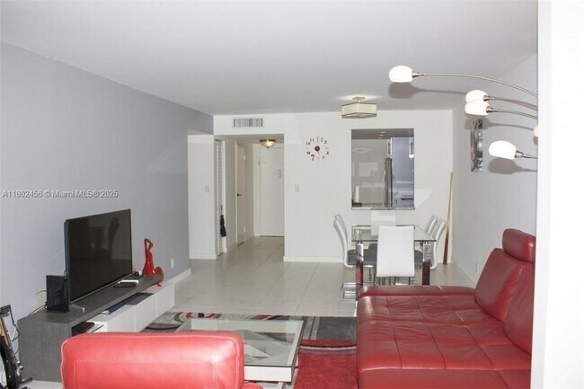 Building Photo - 1000 Parkview Dr