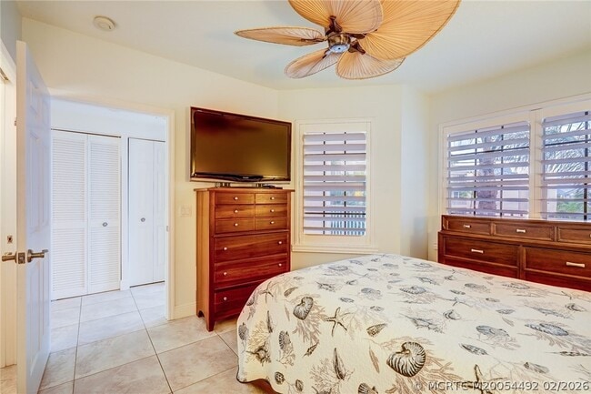 Building Photo - 5750 NE Island Cove Way