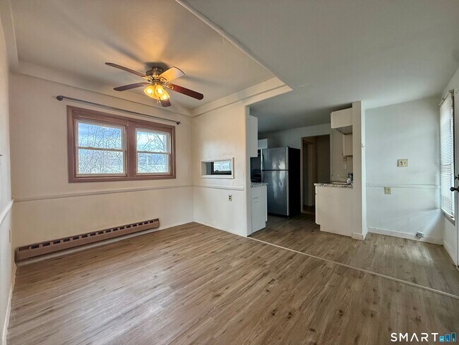 Foto del edificio - 41 Waterbury Rd