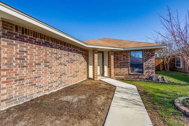 Building Photo - Two bedroom, 2 bathroom, ONE STORY home in...