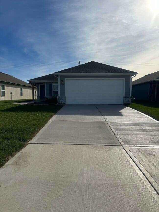 Foto del edificio - *SAVE $500!* Brand New Four Bedroom | Two Bathroom Home in Tonganoxie