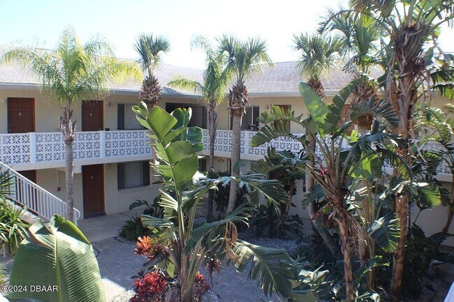 Building Photo - 1 Bed 1 Bath Condo Beachside HUD VASH Sect...