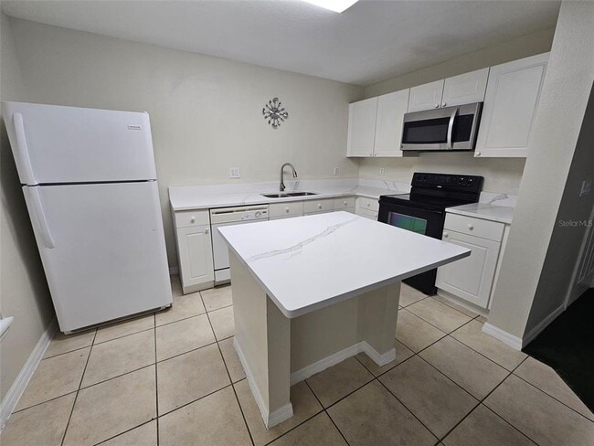 Building Photo - 2846 Club Cortile Cir