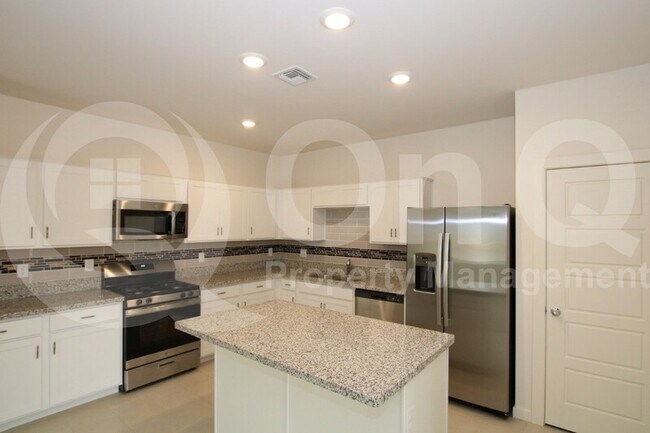 Building Photo - 882 E Wiley Way