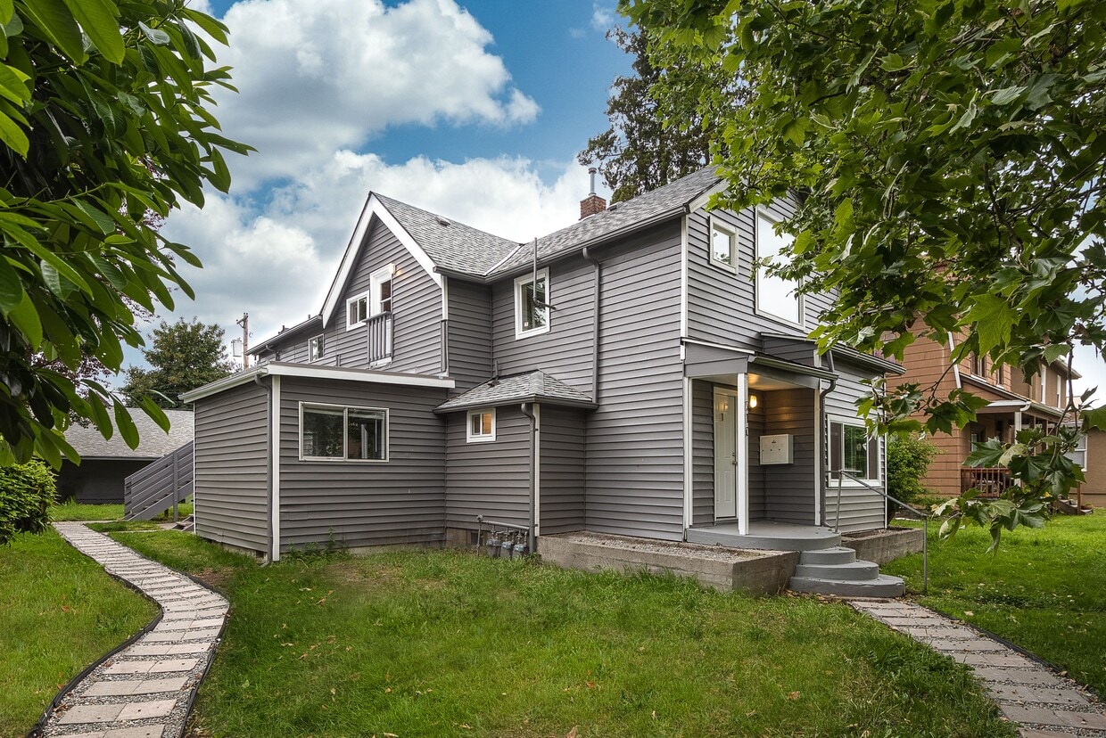 Building Photo - 710 S L St