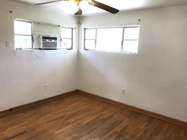 Foto del edificio - 1001 Vanburen  St  Apt 3 Clarksburg, WV 26301