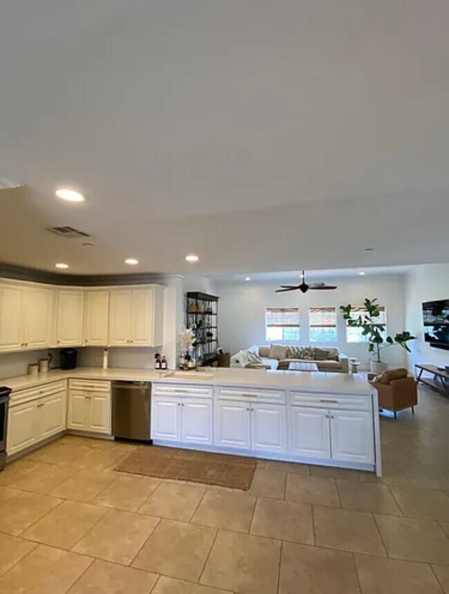 Foto del edificio - 8533 E Vernon Ave